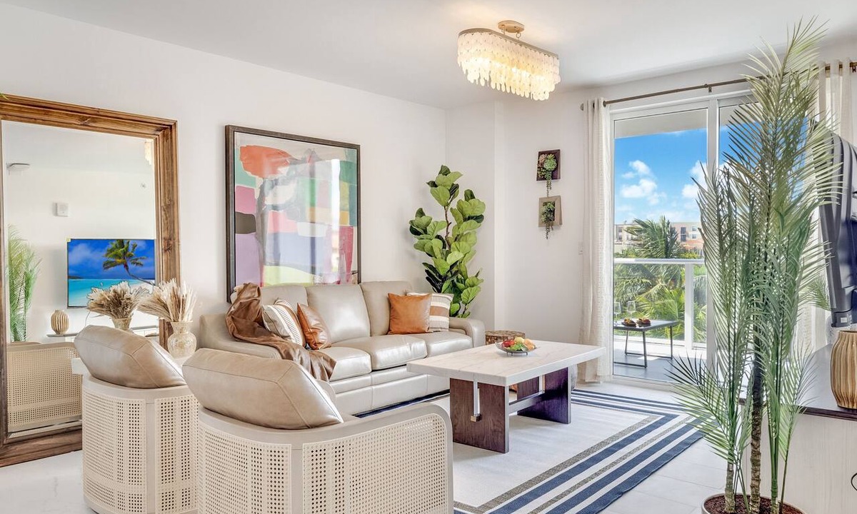 Downtown Hollywood Apartment | Lux 3BR City-View Retreat in Hollywood, 4th Floor