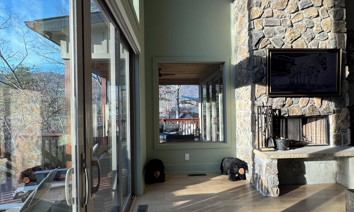 Sautee Nacoochee Cabin | Lux cabin w/sauna, hottub & seasonal mountain views