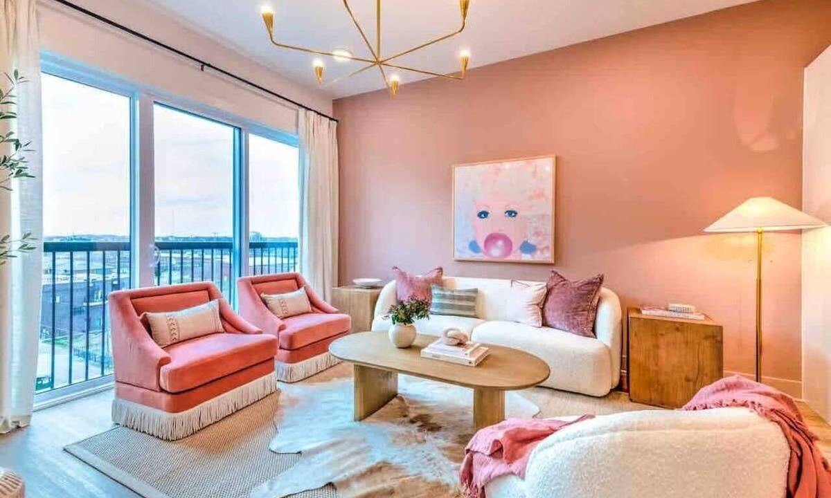 East Nashville Apartment | Lux. Dolly’s Dream! Lux Home on Main St! 11 beds!