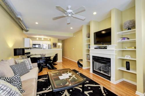 Highlands House | Lux Historic District Townhouse-WalktoAll-Highlands