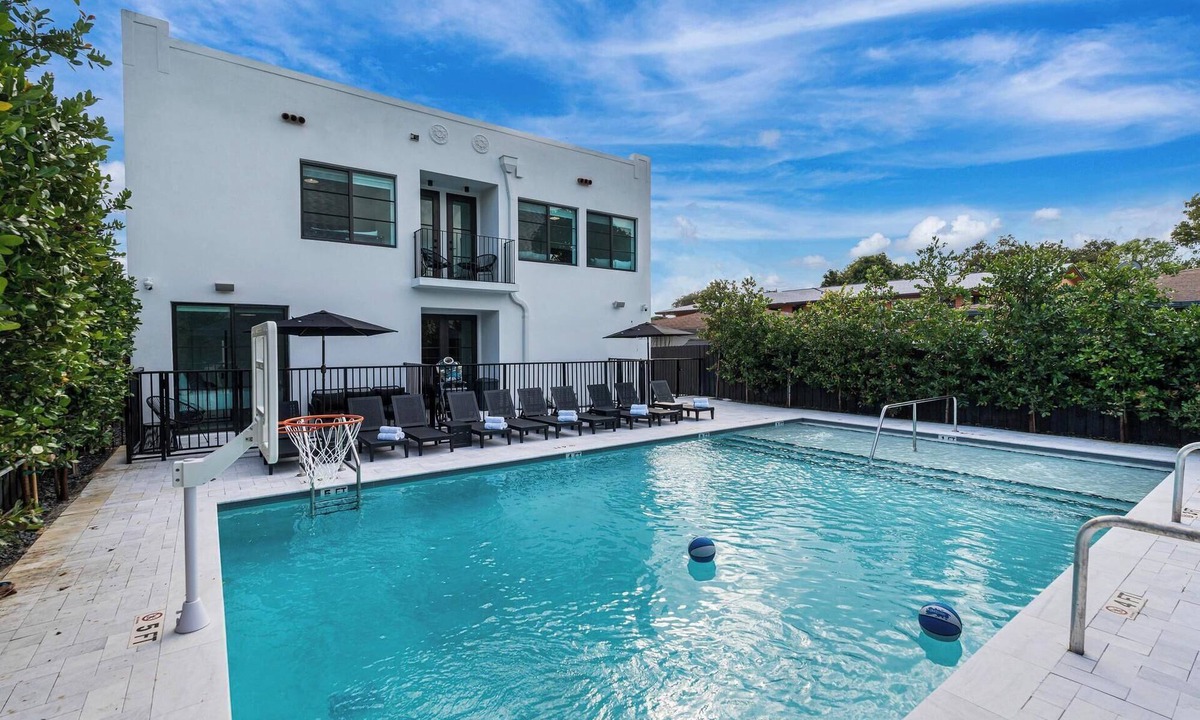 East Little Havana Apartment | Lux Retreat 2 Bedrooms Apartment