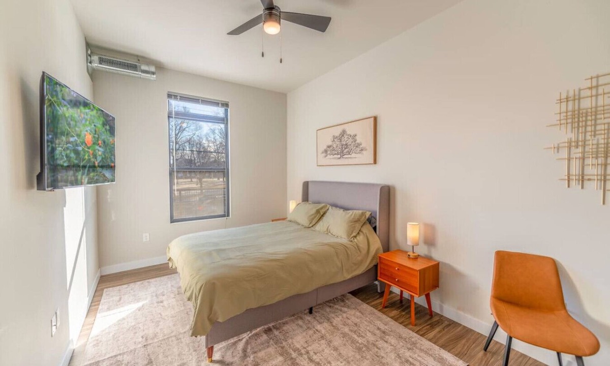 Downtown Eau Claire Apartment | Luxe 2 Bed Suite | Downtown Comfort + Parking