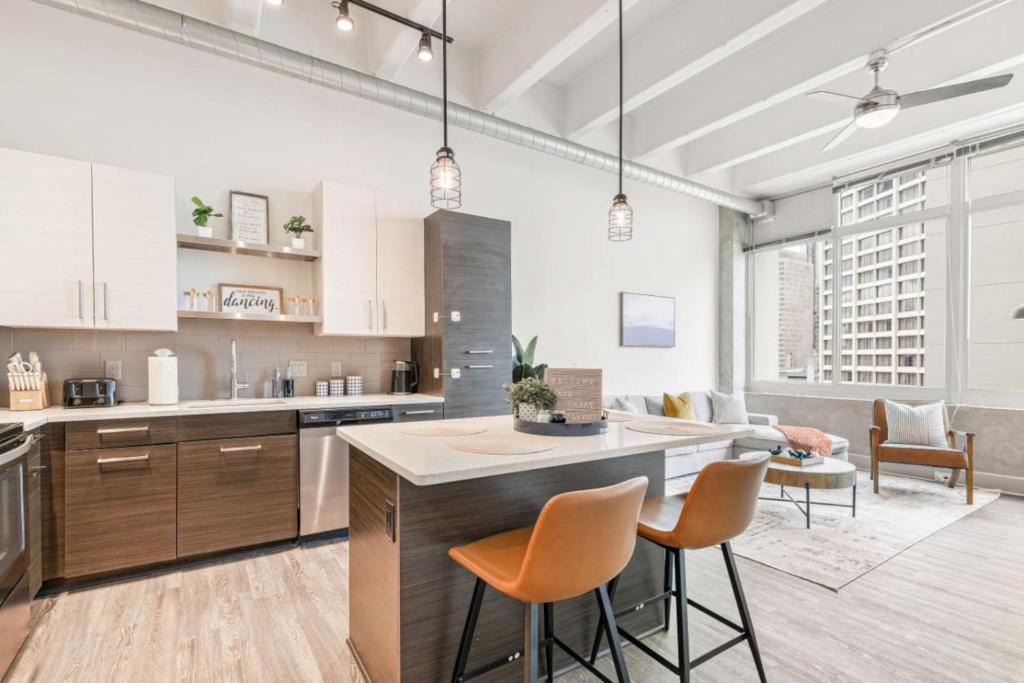 Peachtree Center Apartment | LUXE 2BR Condo with Downtown ATL view