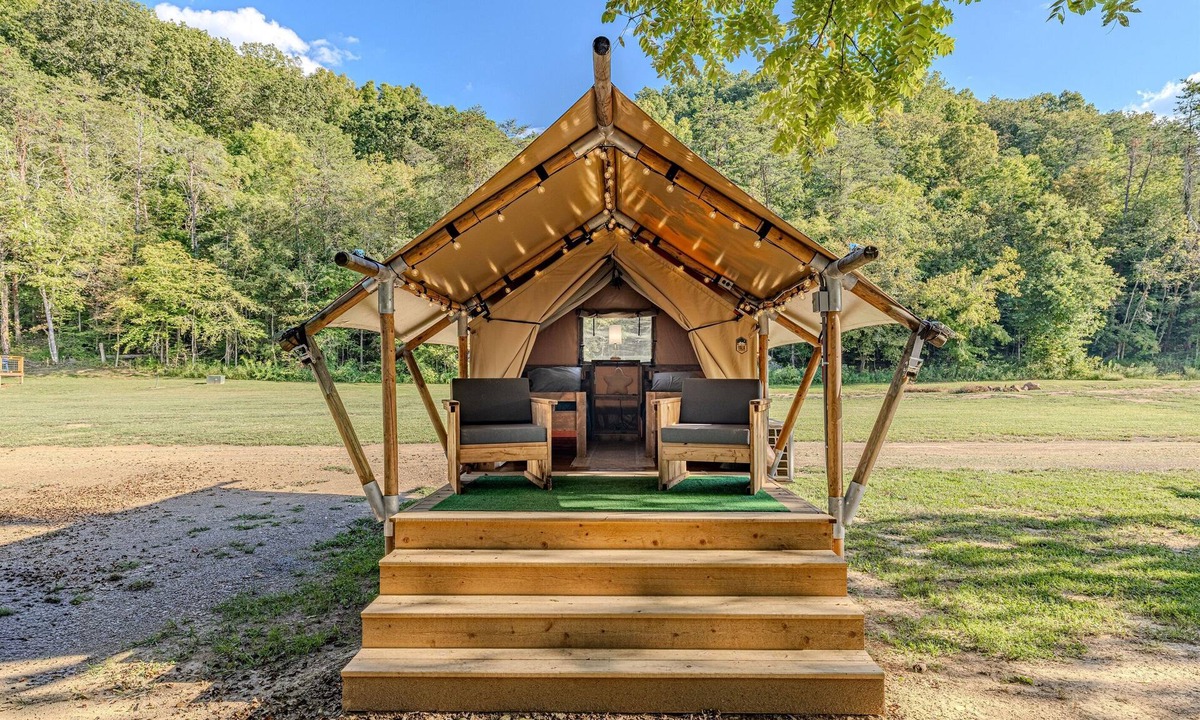 Newport RV Rental | Luxe Creekside Safari Tent|Firepit|HVAC|Spa Bath