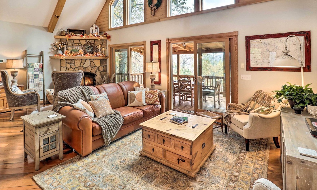 Franklin House | Luxe Franklin Home Features Indoor/Outdoor Comfort