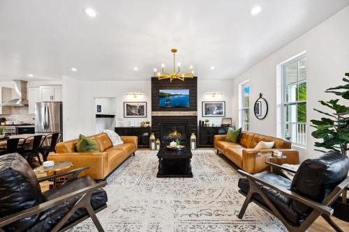 Sister Bay House | Luxe Retreat with Sauna, Walk to Northern Haus