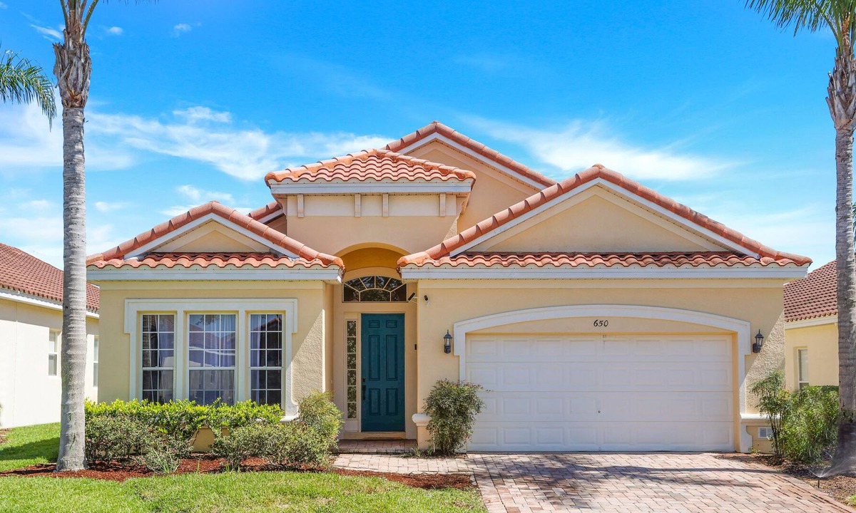 Wellington House | Luxurious 5BD/4BA House Private Heated Pool Karaoke in Playroom Close to Disney