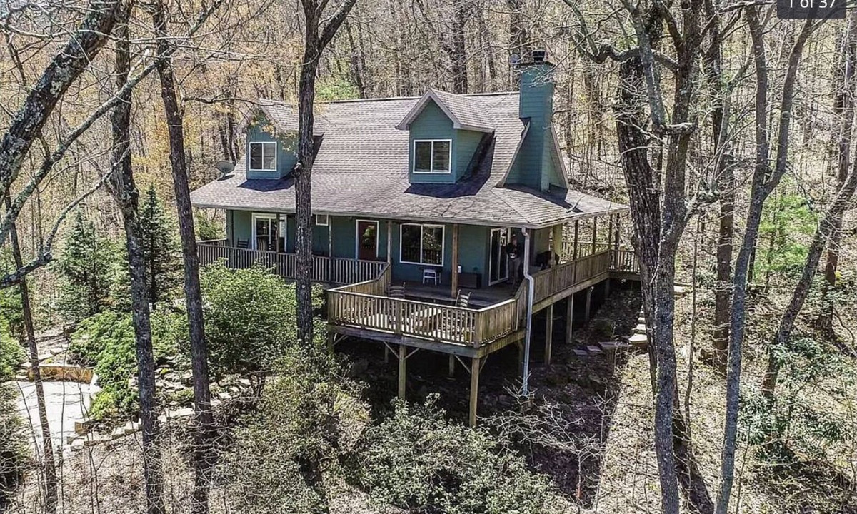 Sky Valley Cabin | Luxurious Cabin with Stunning Mountain Views and Outdoor Fireplace in Sky Valley