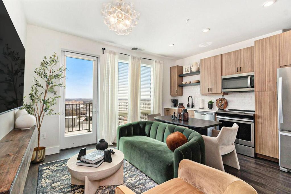 Home Park Apartment | Luxurious Living-ATL 5 Star Amenities- Free Parking
