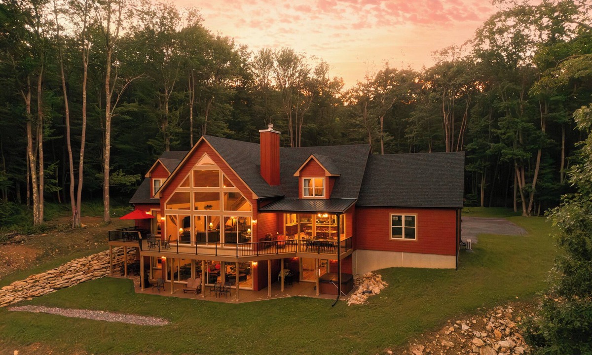 Friendsville House | Luxurious Mountain Getaway w/Hot Tub