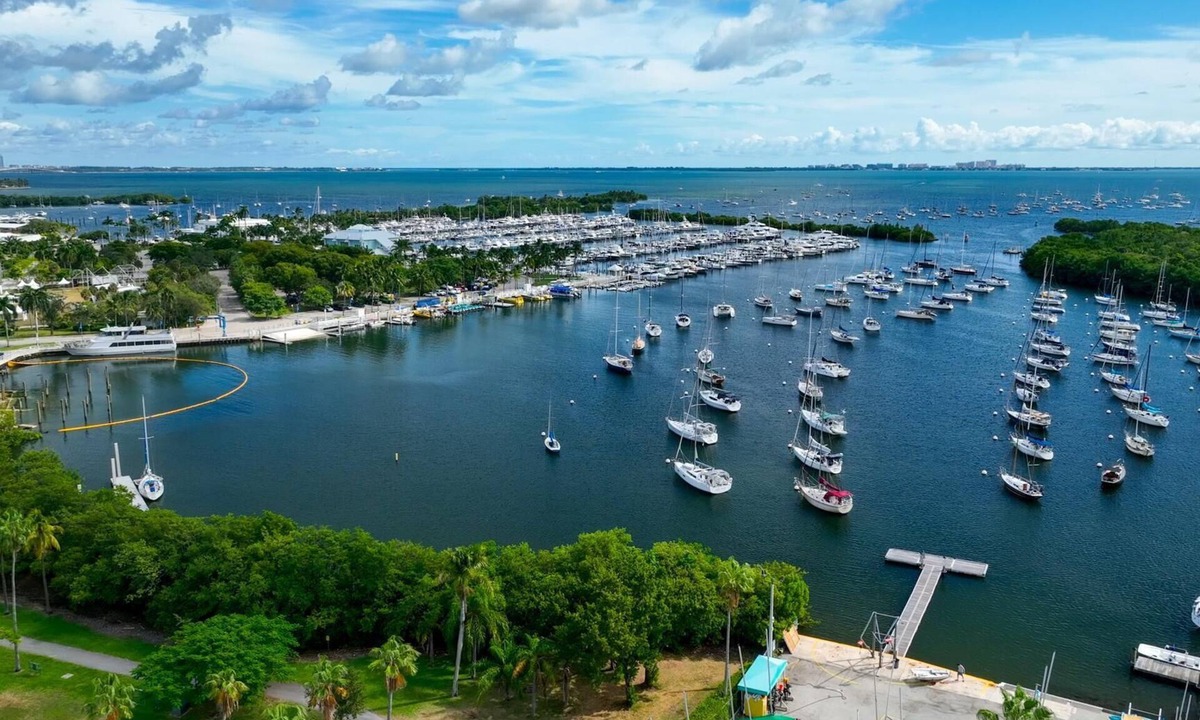 Coconut Grove Condo | Luxury 2/2 Condo with balcony in Coconut Grove