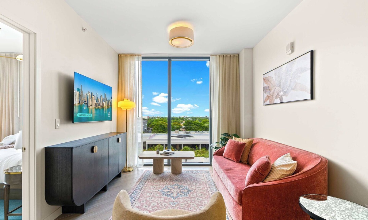 Wynwood Art District Apartment | Luxury 2BR | Rooftop Pool | 30 Min to Stadium