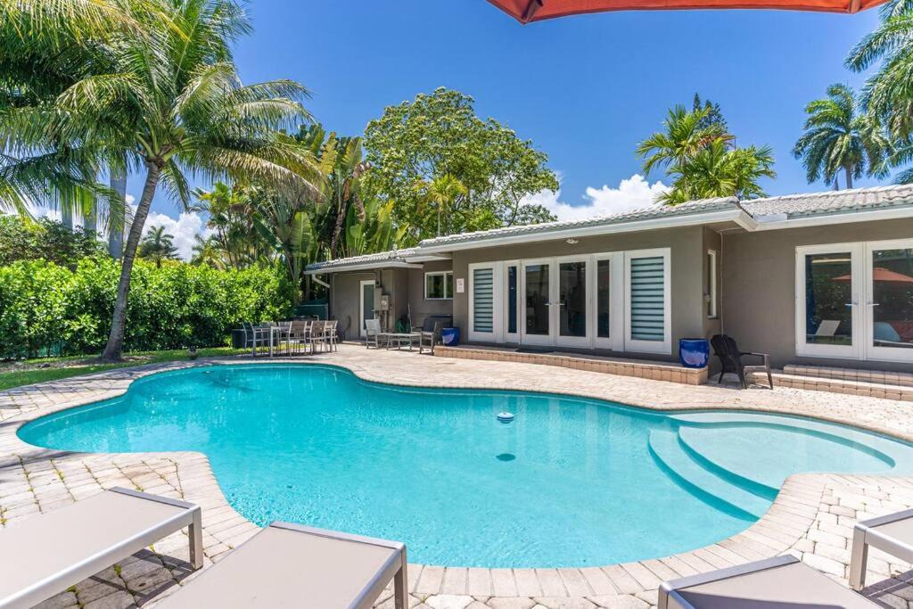 South Lake Villa | Luxury 3 Bedroom Home 5 minutes to Ocean with Heated Pool