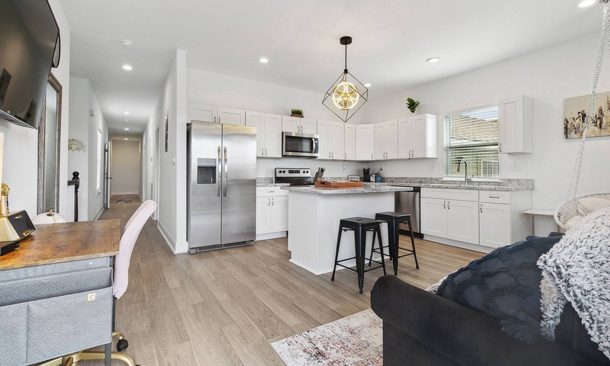 Saint Roch Apartment | Luxury 3br Oasis w/Jacuzzi