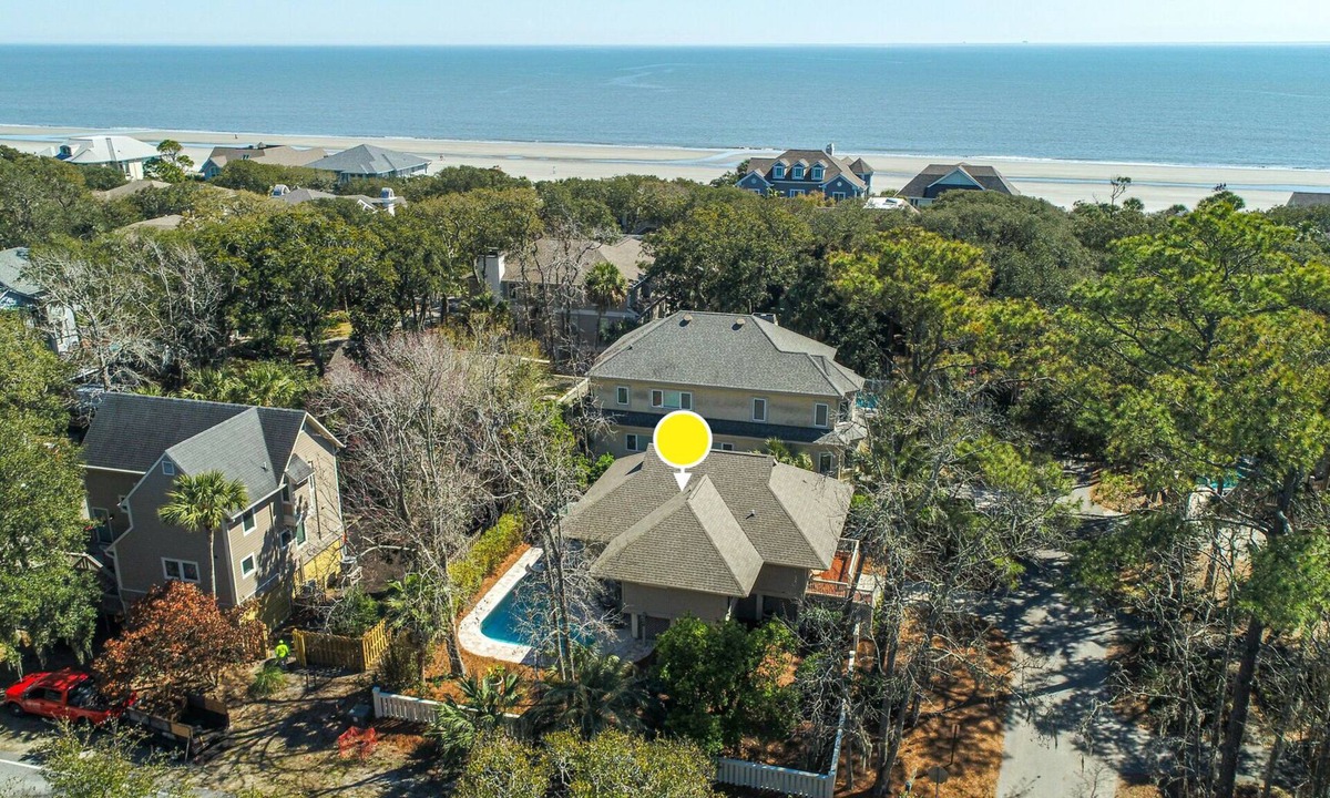 North Forest Beach House | Luxury 4 BR home Pool Pet Friendly Short Walk to Beach Bikes & Beach Gear