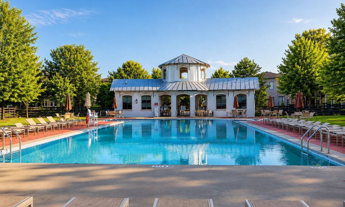 Prospect House | Luxury 4BR Norton Commons Retreat – Bourbon Lounge, Walk to Dining, Sleeps 10