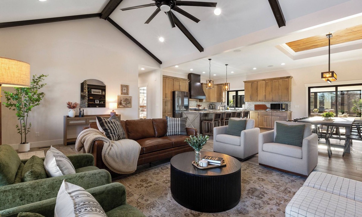 Bardstown House | Luxury 5 Acre Bourbon Estate with Private Pond, Theater and Game Room
