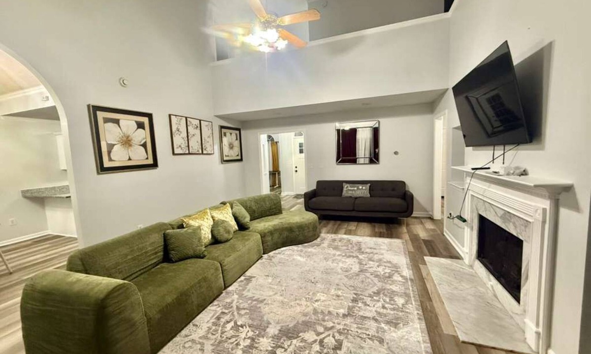 Southwind House | Luxury 6 BR Home near Memphis Airport with Upscale Amenities.