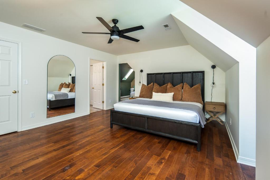 Candler House | Luxury Asheville Retreat Views, Cinema & Hot Tub