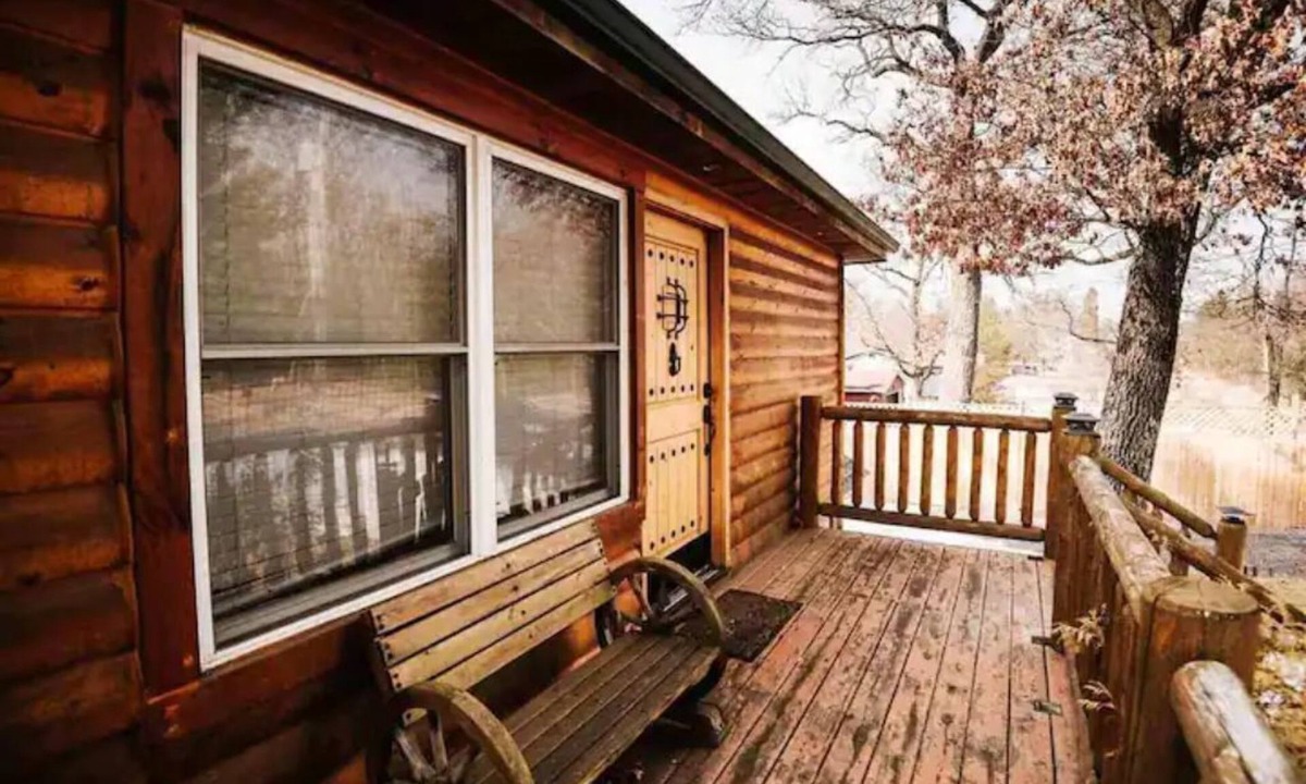 Dellwood Cabin | Luxury Cabin by Castle Rock Lake/Wisconsin Dells!