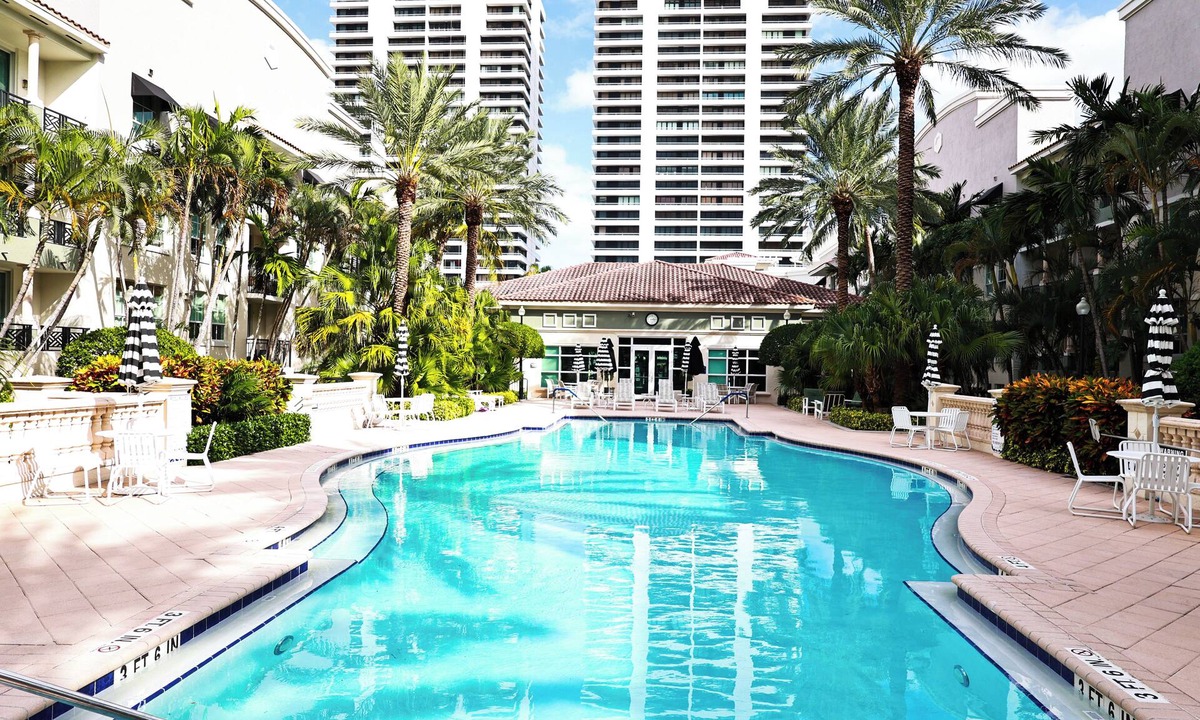 Downtown West Palm Beach Condo | Luxury Condo Downtown West Palm Beach with Heated Pool, Steam Room and Jacuzzi