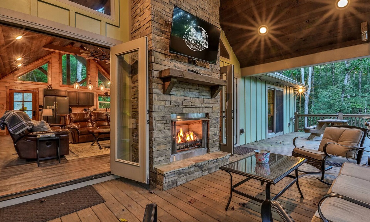 Ellijay Cabin | Luxury Creekside~ Hot Tub | Game Room | Fire Pit | Sleeps 8