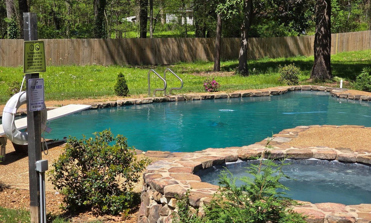 Memphis House | Luxury Estate 12 bedrooms with Pool, Hot tub, Sauna and Barn
