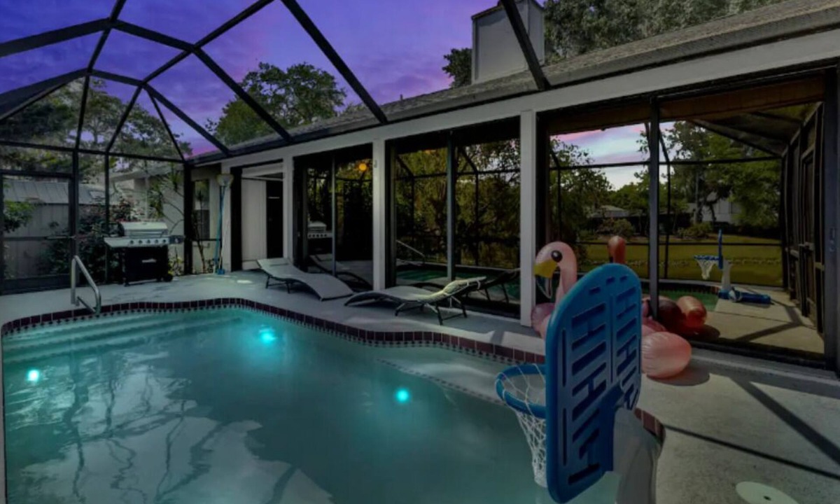 Fruitville House | Luxury Home W/Pool - Family Friendly - Sleeps 10