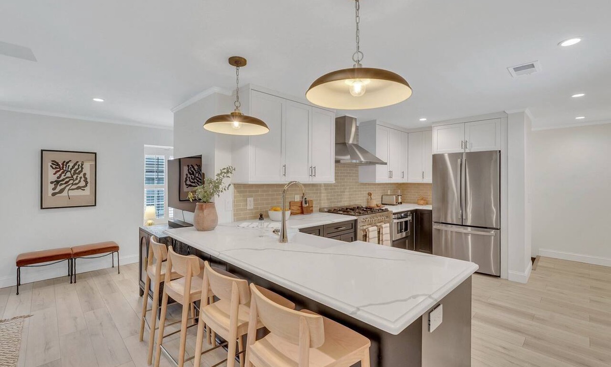 Historic Downtown Savannah Apartment | Luxury Loft in Prime Historic District Location by Lucky Savannah