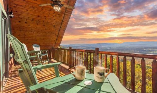 Luray Ski Chalet | Luxury Log Cabin - Mountain Views - 2 King Suites - Sauna & Firepit - 15 miles to National Park