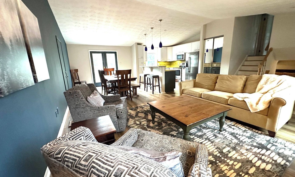 Herndon House | Luxury Modern Herndon Retreat w/Hot Tub – Minutes from Dulles & Reston.