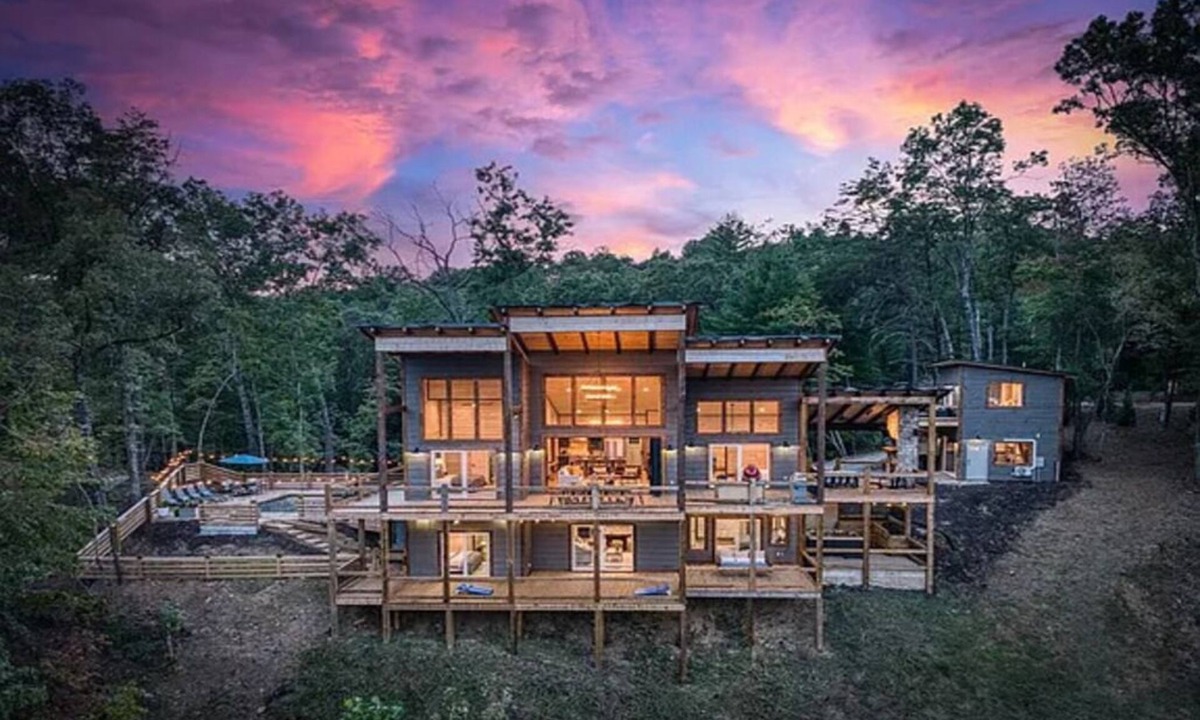 Mineral Bluff Cabin | Luxury Retreat: Heated Pool, Spa, Game, Sleeps 16