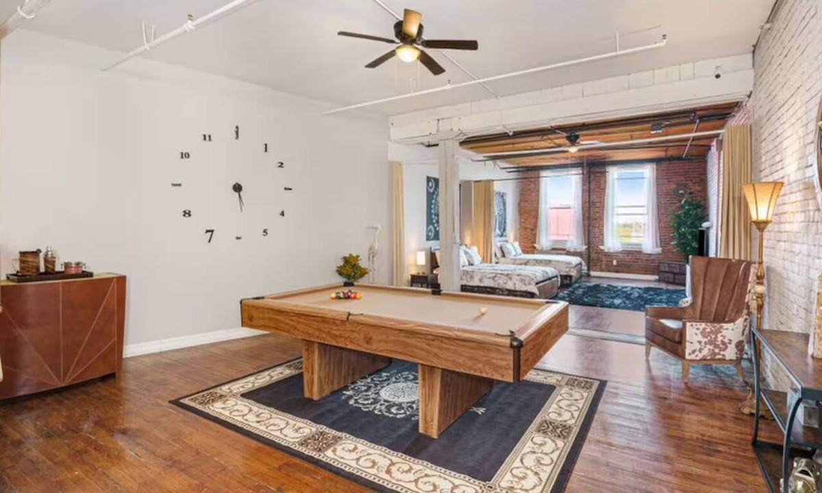 Corktown Apartment | Luxury Riverview Loft with Pool Table