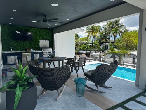 Lauderdale Isles House | Luxury Waterfront Pool Villa, Dock, Putting Green