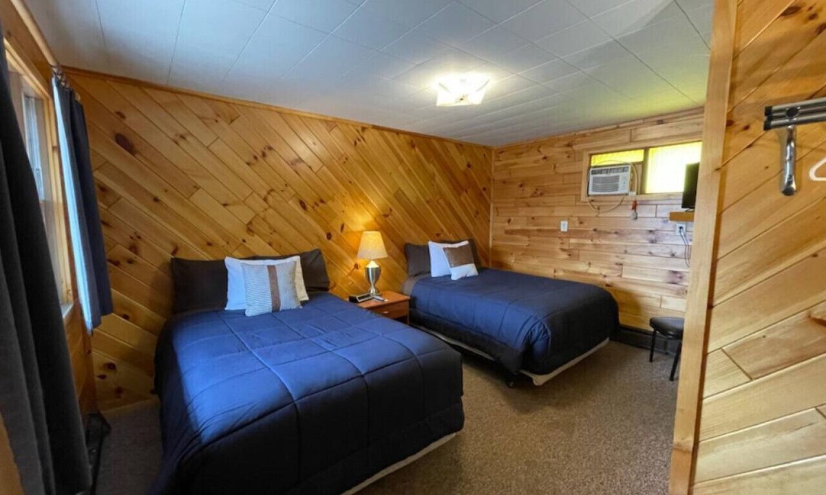 Onaway Cabin | Lyons in Onaway - 2 Full Beds - Room 7 - Sleeps 4