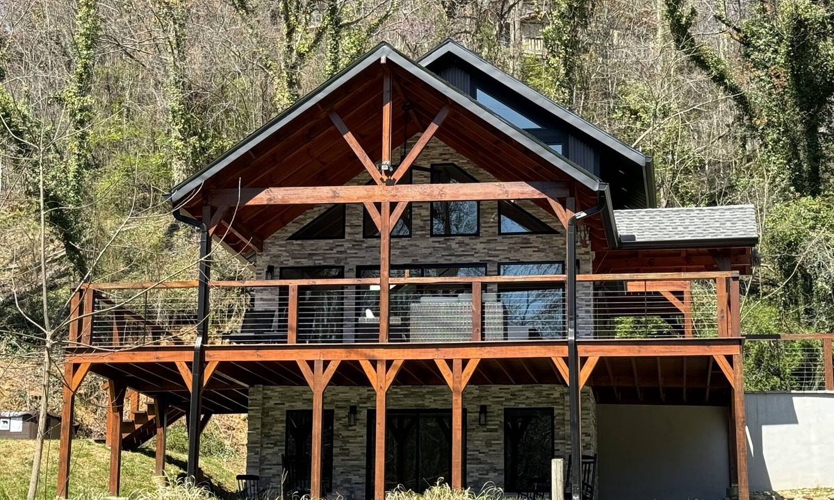 Gatlinburg Ski Chalet | Magic Forest - 3 Acres of privacy in Gatlinburg.