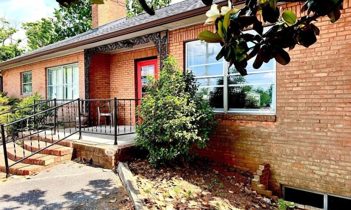 Statesville Apartment | Magnolia "Apt 622" — Exceptional value: comfy king, full kitchen, ideal location