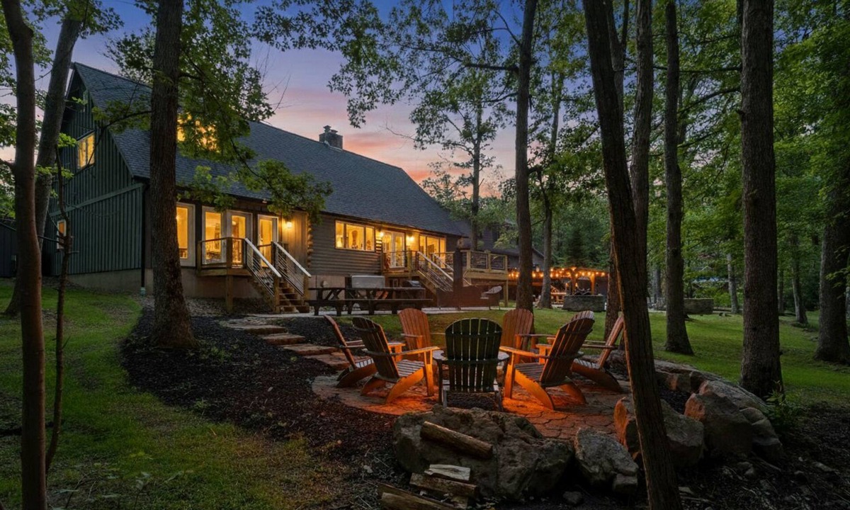 Oakland House | Magnolia Dock Slip Dog Friendly Hot Tub Fire Pit