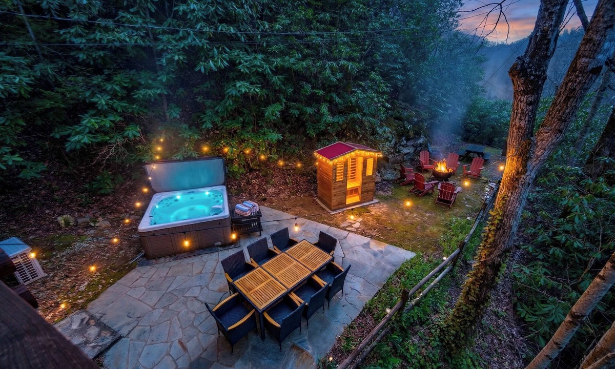 Bryson City Cabin | Mama Bear Cabin w/Creek, fire pit, sauna, hot tub