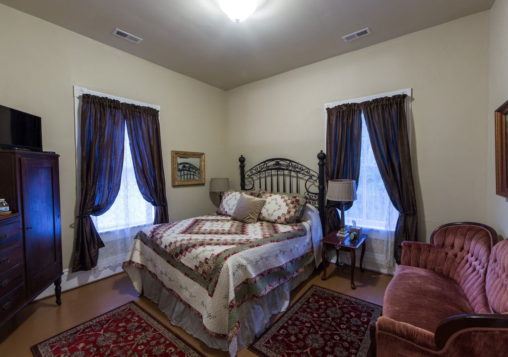 Park City Hotel | Mammoth Cave Natl Park - Grand Victorian Inn - Historic Train Station Hotel