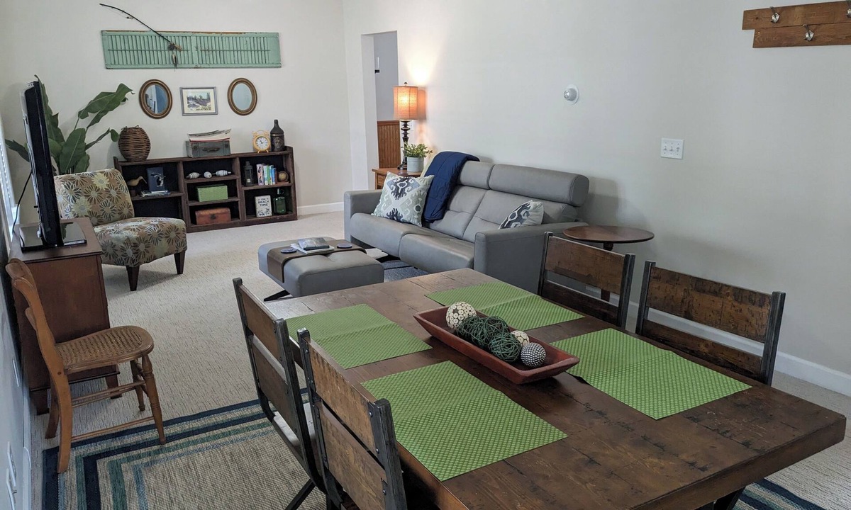 Ludington House | Marina Across the Street! Park your boat & Trailor here!