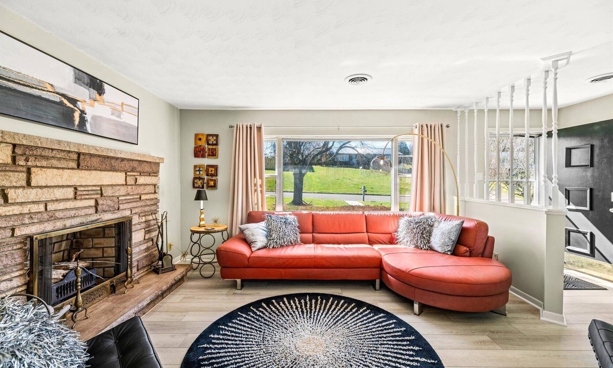 Knoxville House | Mars Mid Mod: stylish, airy and pleasant. Knoxville TN