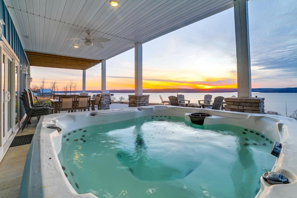 Waverly House | Massive Lake Views & Stunning Sunsets: Waverly Gem