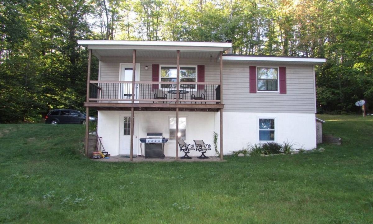 Wetmore House | Masters Retreat: Sun, Water, and Relaxation – Your Perfect Summer Escape!
