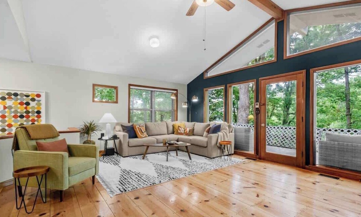Rogers House | MCM Lakehouse - Direct Lake Access - Sleeps 8