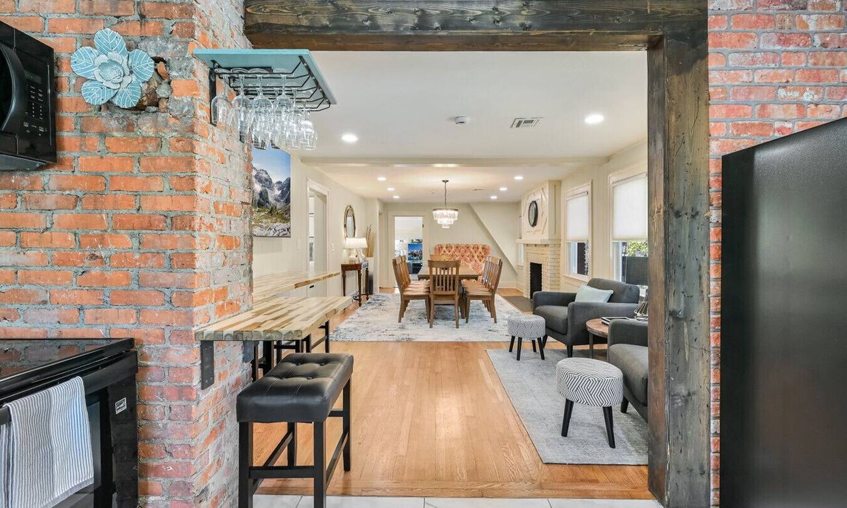 Five Points Apartment | Merrimon Manor Historic Remodel