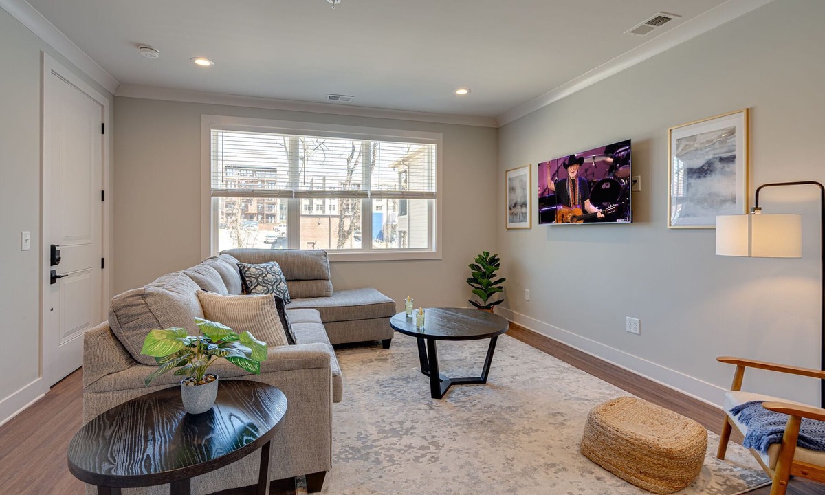 Melrose House | Merry Melrose -Mins to Broadway- Sleeps 6