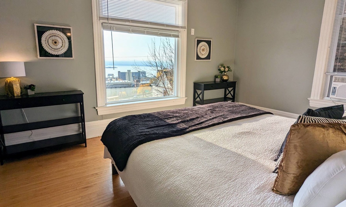 Observation Hill Condo | Mesaba View | Downtown with Gorgeous Lake Views