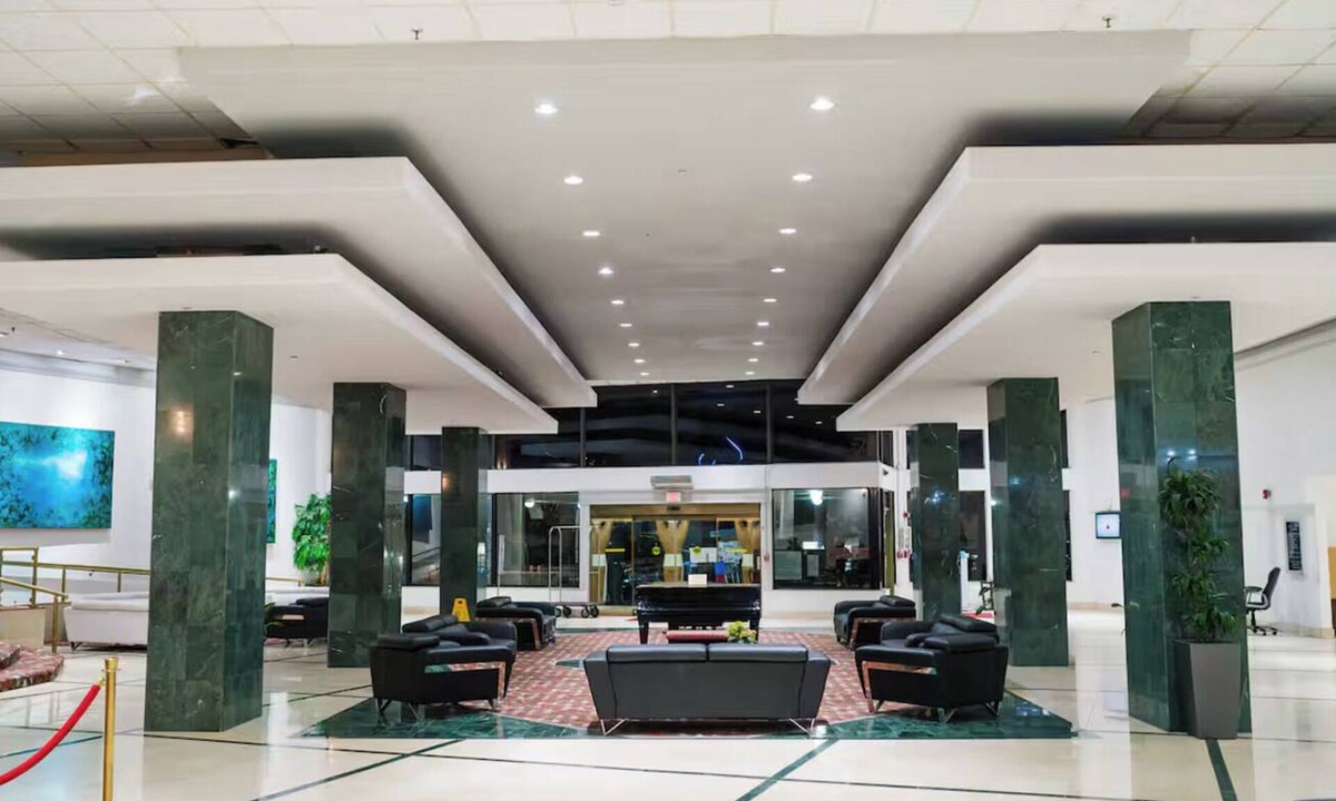 Mid Beach Condo | Miami Beach-Front with Amazing Pool