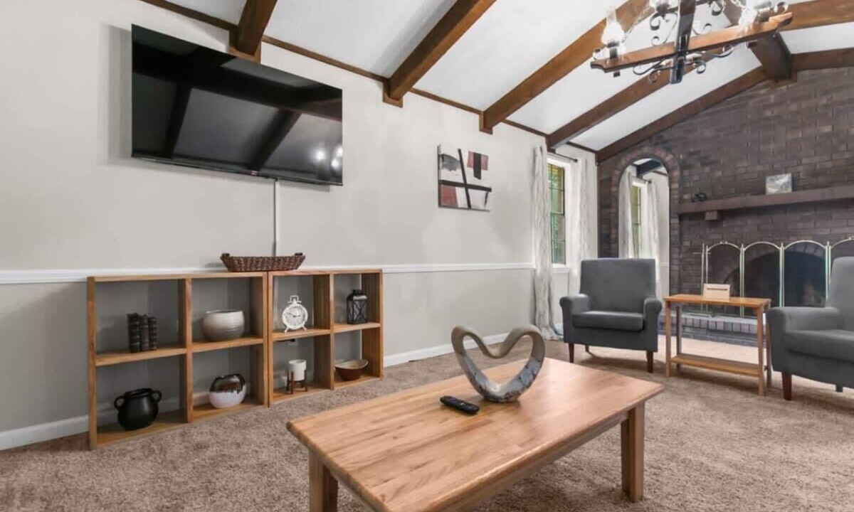 Forestdale House | Miami Family Friendly in Forestdale